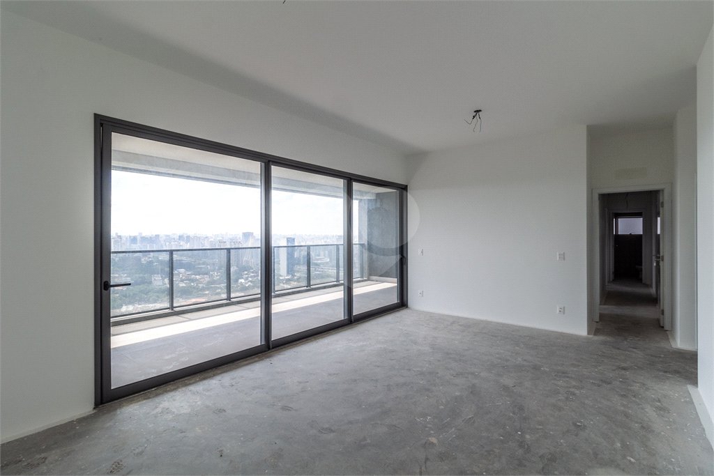 Apartamento à venda ou para alugar com 4 quartos, sendo 3 suítes, em Jardim Morumbi, São Paulo, SP