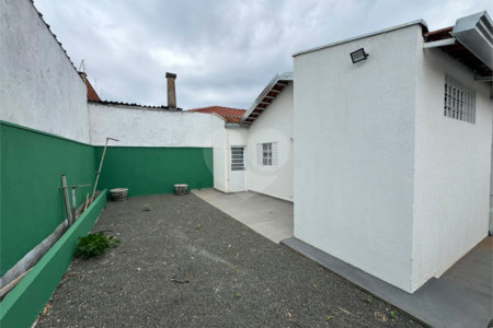 Casa á venda, com 03 Dormitórios, no Bairro Parque Primavera em São Carlos.