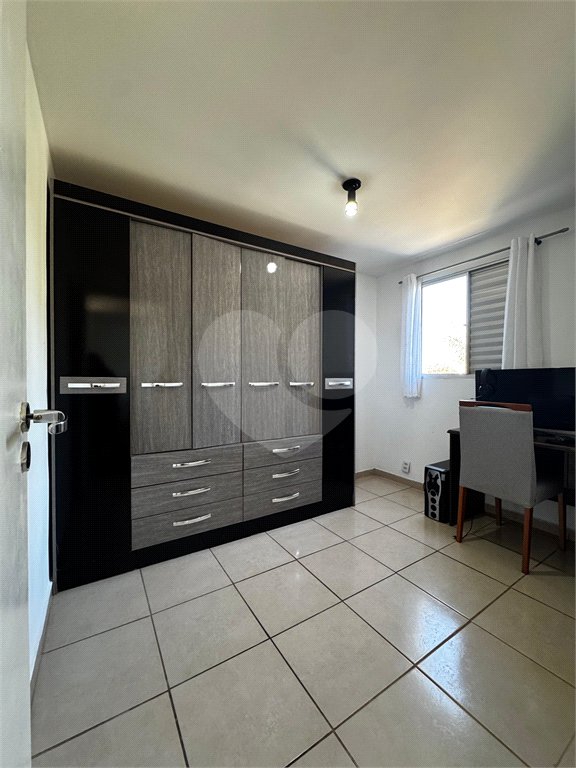 Apartamento á venda, com 02 Dormitórios, em Jardim Ricetti.