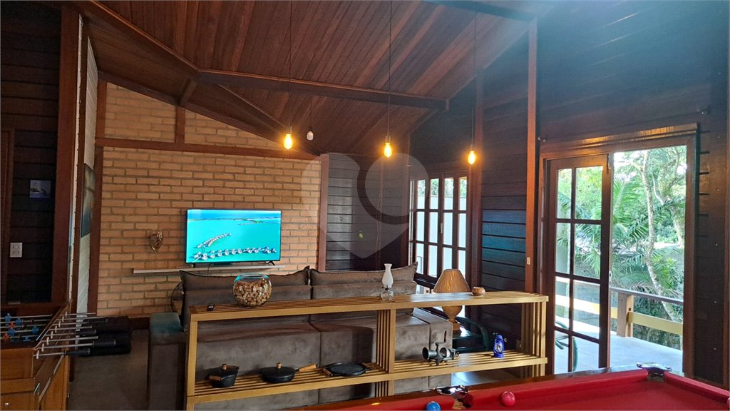 Casa à venda com 3 quartos, sendo 1 suíte, no condomínio Alpes da Cantareira, Mairiporã - SP