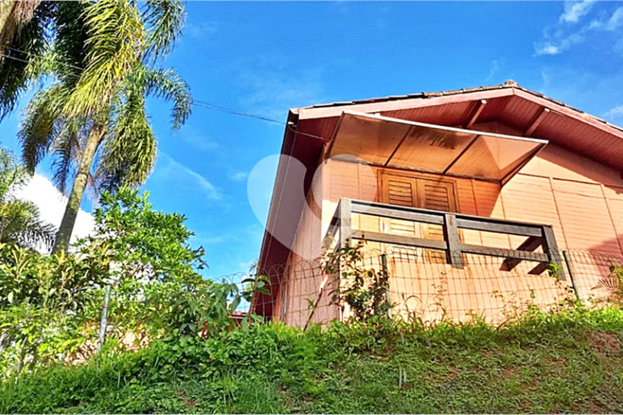 Casa à venda com 6 quartos, sendo 2 suítes, no condomínio Associação Reserva das Hortênsias, Mairiporã - SP