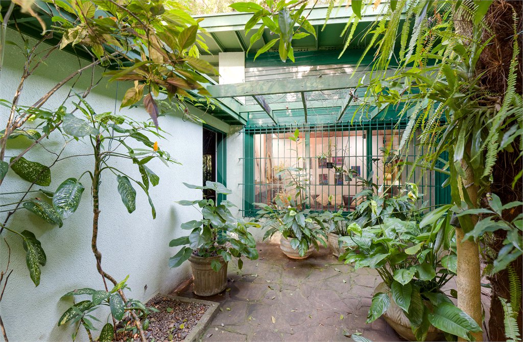 Casa Térrea à venda com 5 quartos, sendo 2 suítes, em Alto da Boa Vista, São Paulo, SP