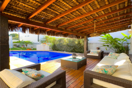 Casa à venda ou para alugar com 3 suítes no condomínio Figueira Garden, Atibaia - SP