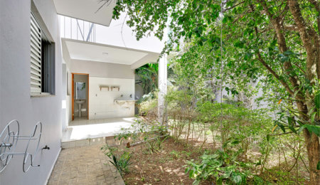 Casa à venda com 3 quartos, sendo 1 suíte, em Alto da Boa Vista, São Paulo, SP