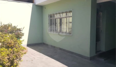 Sobrado à venda com 4 quartos em Vila Correa, Ferraz de Vasconcelos, SP