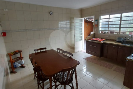 Sobrado à venda com 3 quartos, sendo 1 suíte,  em Vila Mogilar, Mogi das Cruzes, SP