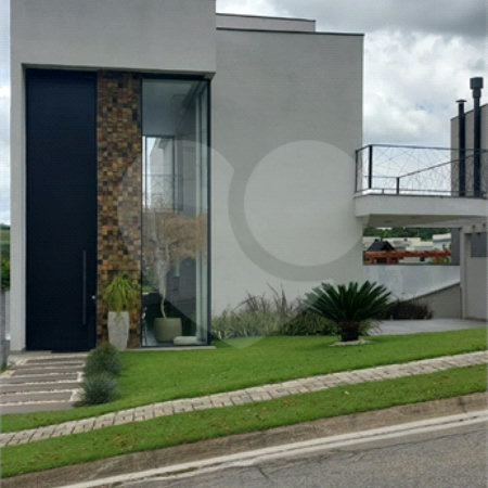 Casa à venda ou para alugar com 4 suítes no condomínio Figueira Garden, Atibaia - SP