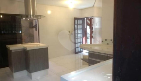 Casa à venda com 4 quartos, sendo 1 suíte,  em Vila Suissa, Mogi das Cruzes, SP