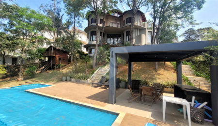 Casa à venda ou para alugar com 4 quartos, sendo 2 suítes,  no condomínio Cantareira, Mairiporã - SP
