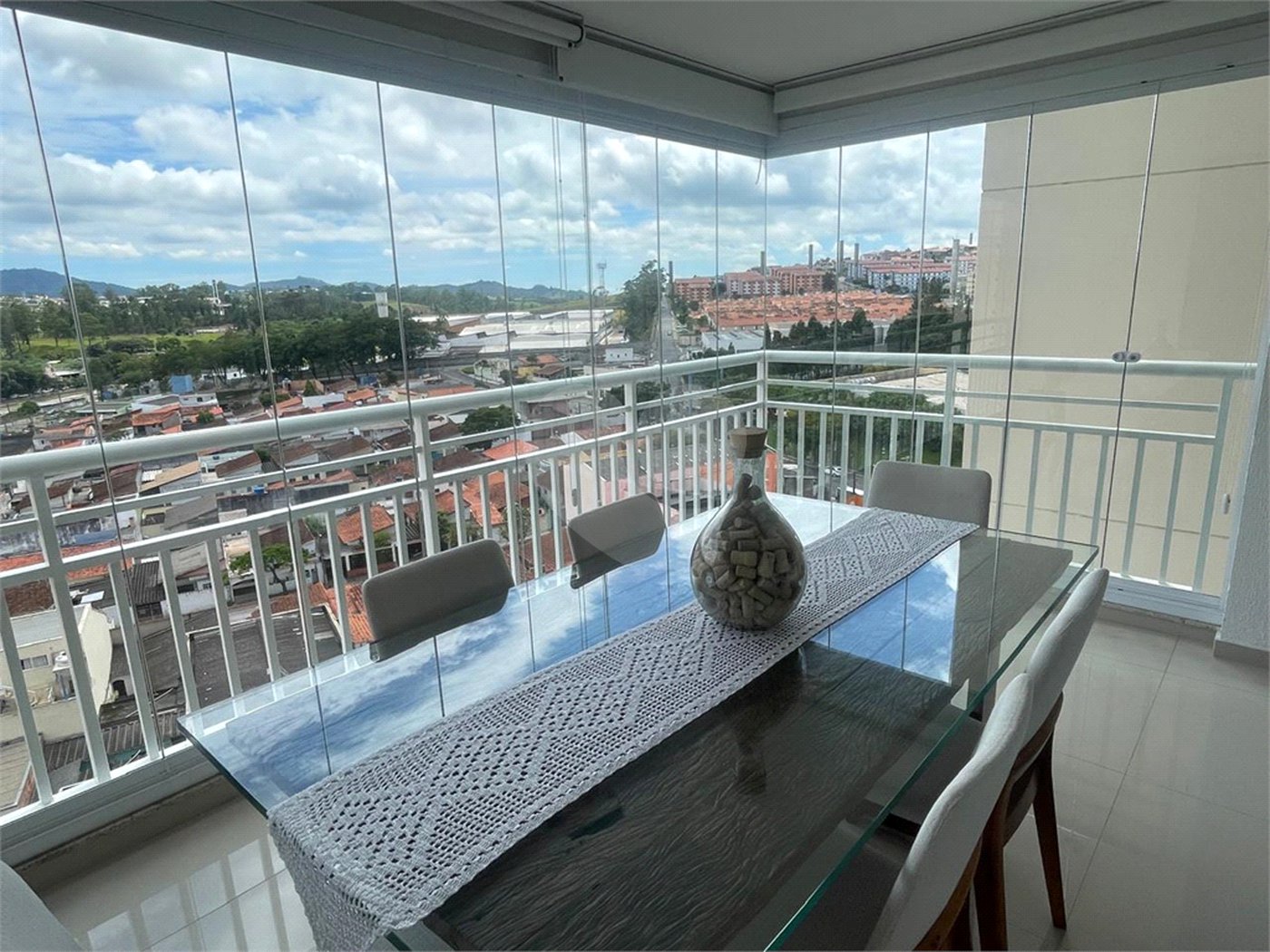 Apartamento à venda com 3 quartos, sendo 1 suíte,  em Vila Suissa, Mogi das Cruzes, SP