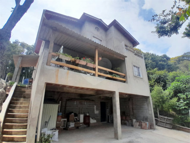Sobrado à venda com 3 quartos, sendo 1 suíte,  em Serra da Cantareira, Mairiporã, SP