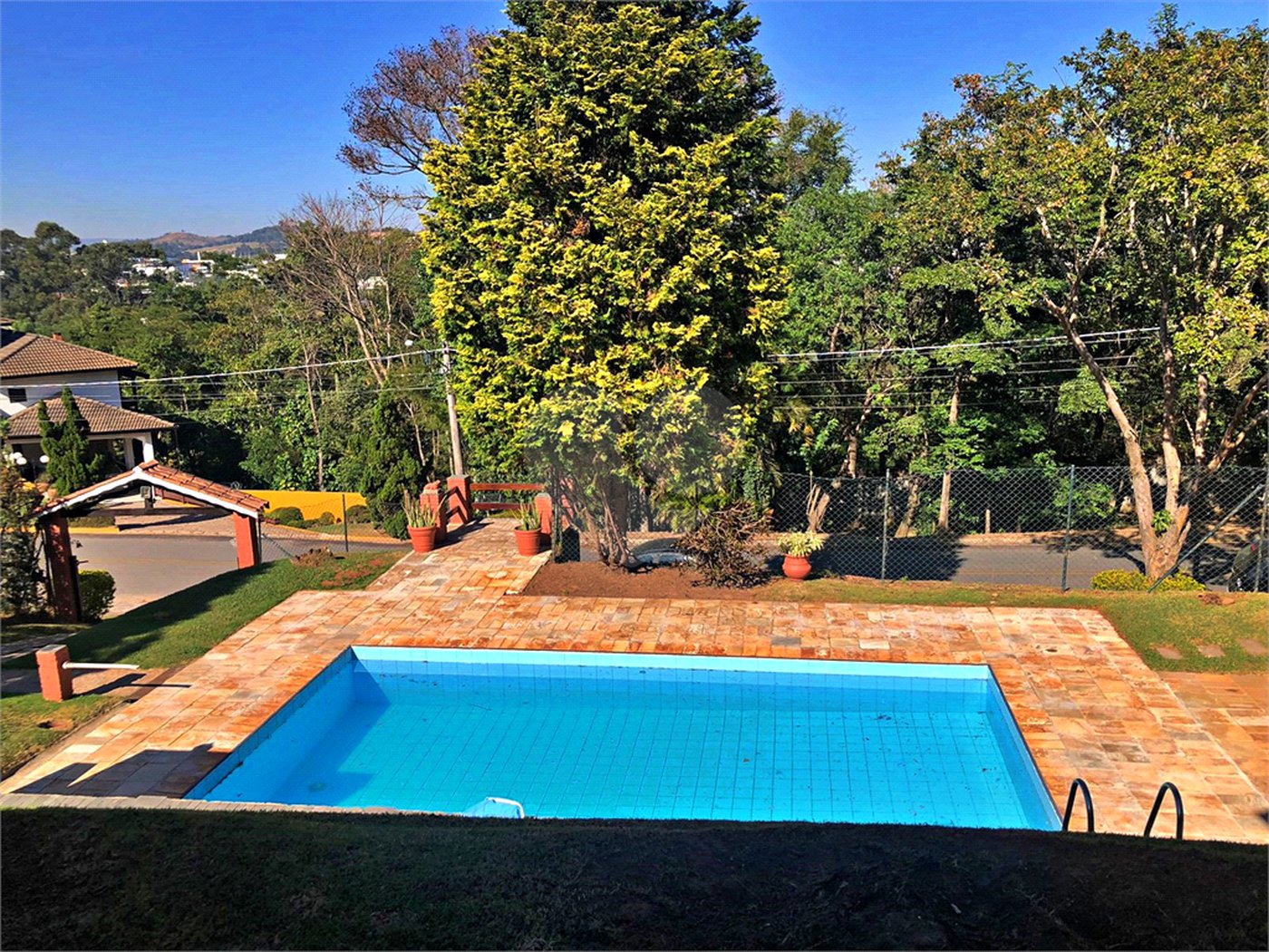 Casa à venda com 4 quartos, sendo 2 suítes, no condomínio Estância Marambaia, Vinhedo - SP