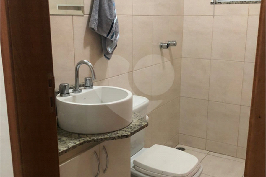 Sobrado à venda com 3 quartos, sendo 1 suíte, em Vila Tibiriçá, Santo André, SP