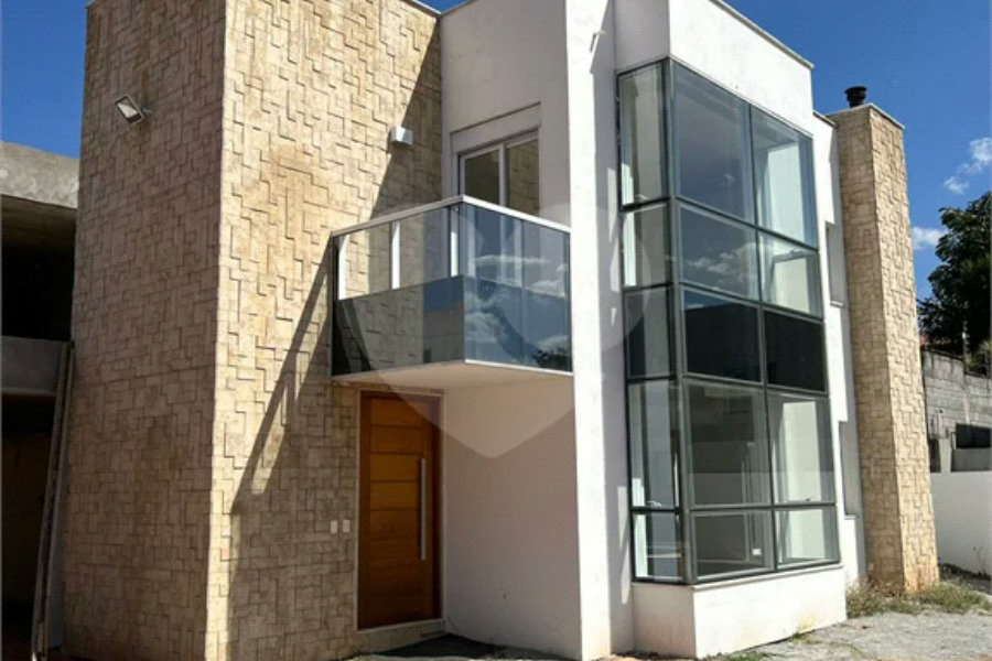 Casa à venda com 4 quartos, sendo 2 suítes, no condomínio Residencial Floresta, São Paulo - SP