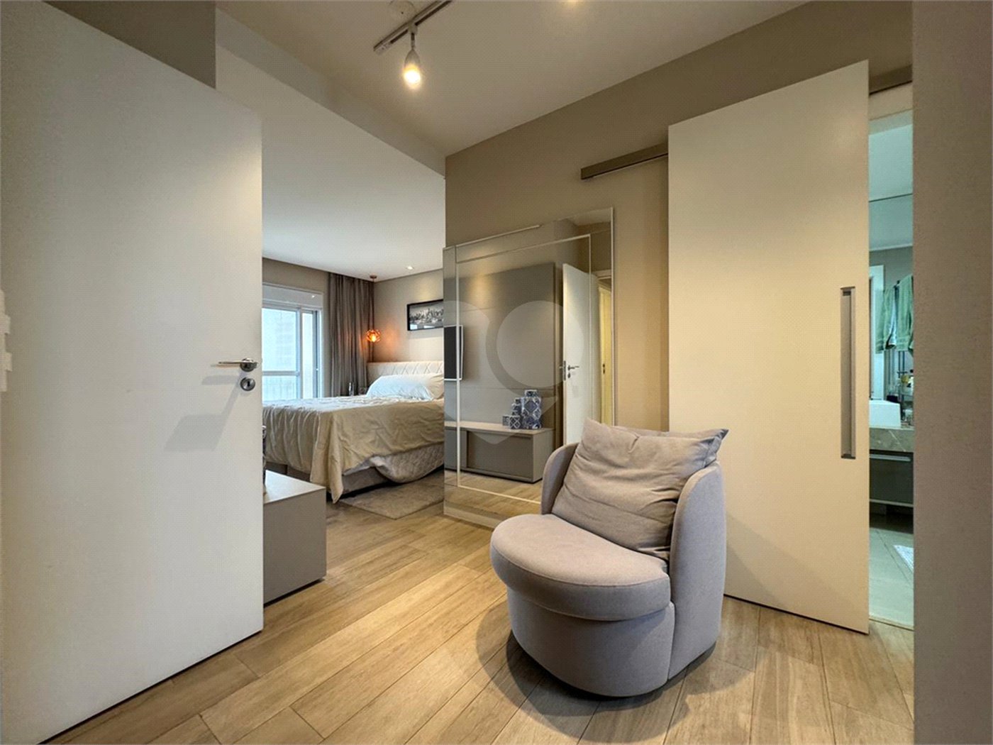 Santana Alto Padrão/Porteira Fechada, Apto. 260 m² 4 Suítes, 5 vagas 2 depósitos privativos