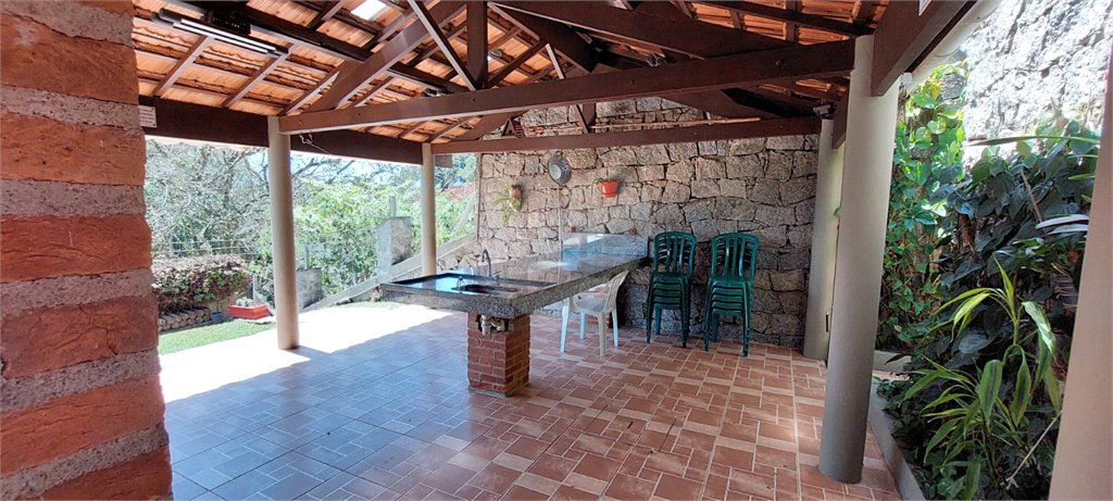 Casa à venda com 3 quartos, sendo 2 suítes, no condomínio Alpes de Caieiras, Caieiras - SP