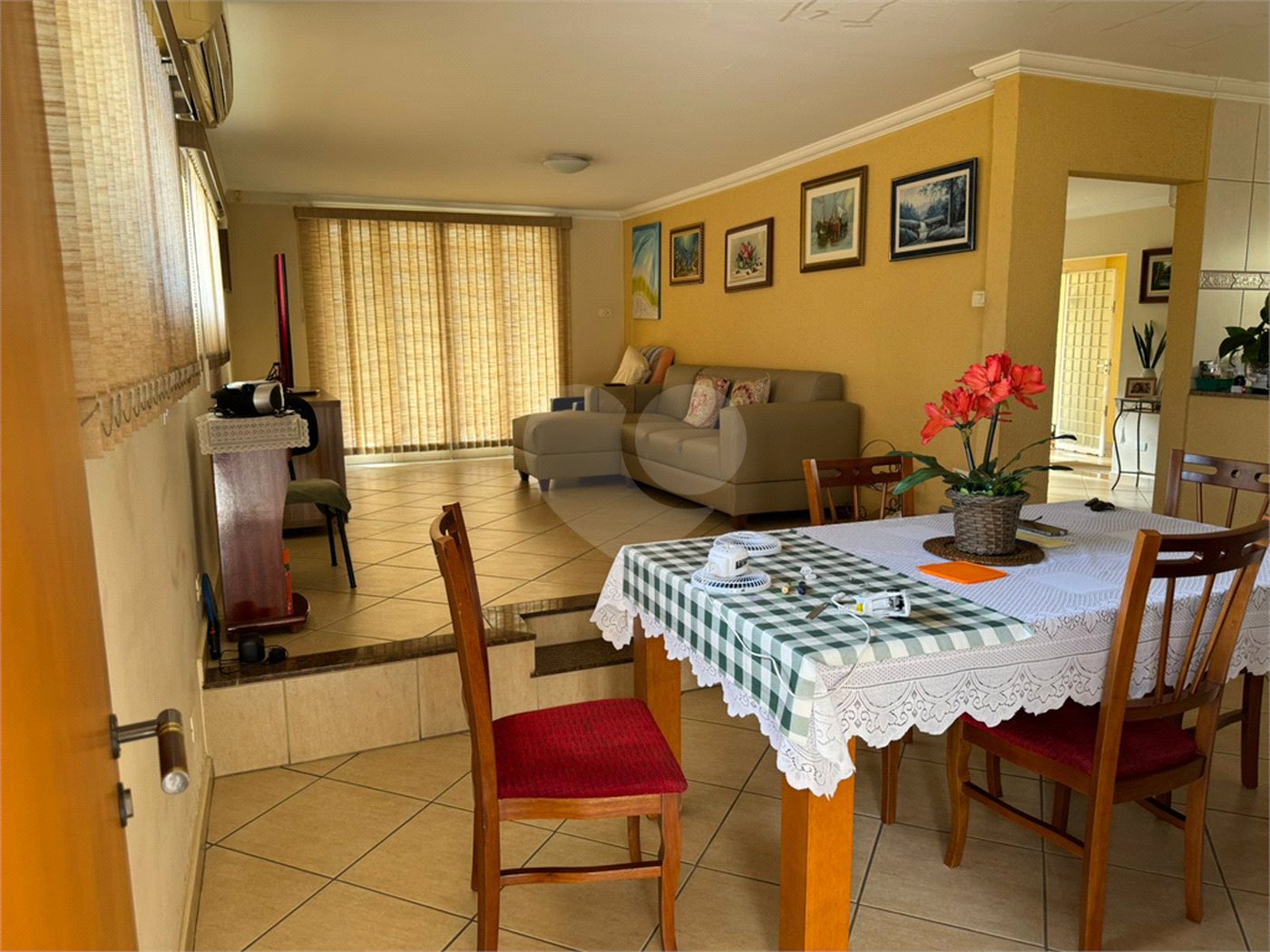 Casa à venda com 4 quartos, sendo 1 suíte, em Vila Henrique, Salto, SP