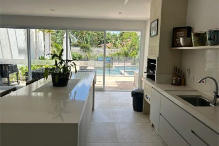 Casa à venda com 5 quartos, sendo 4 suítes,  no condomínio Residencial Vila do Itamaraca, Valinhos - SP