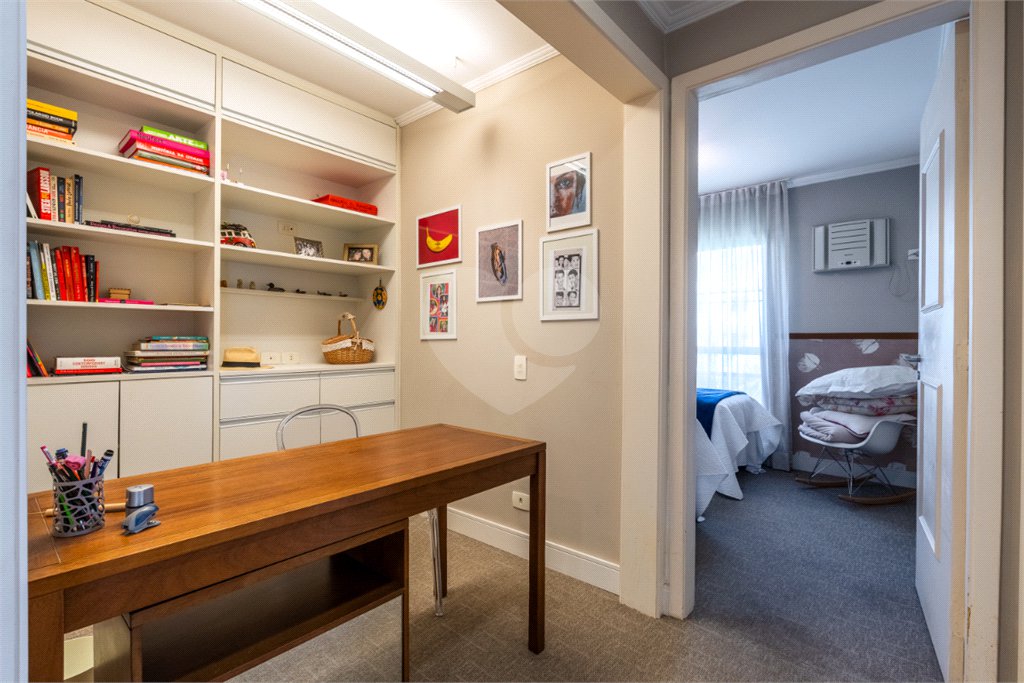Apartamento à venda com 3 quartos, sendo 1 suíte, em Moema, São Paulo, SP