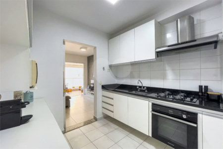 Apartamento à venda com 3 quartos, sendo 1 suíte, em Santo Amaro, São Paulo, SP