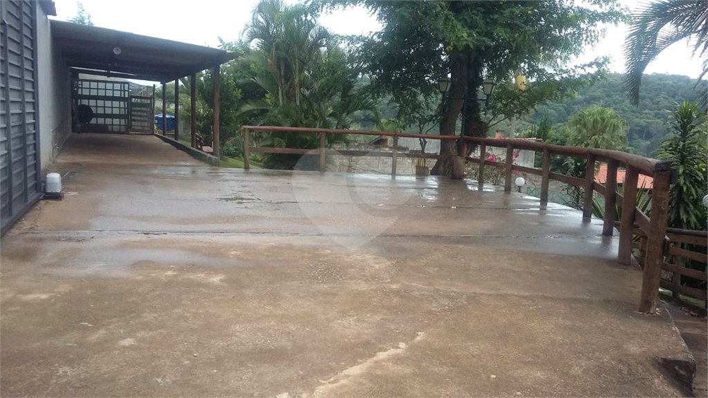 Casa à venda com 6 quartos, sendo 4 suítes, no condomínio Recanto dos Palmares, Atibaia - SP