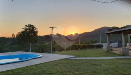 Chácara à venda com 3 quartos, sendo 1 suíte,  no Centro, Paraibuna, SP