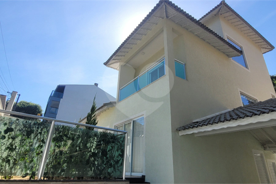 Sobrado à venda com 4 quartos, sendo 2 suítes, em Vila Irmãos Arnoni, São Paulo, SP