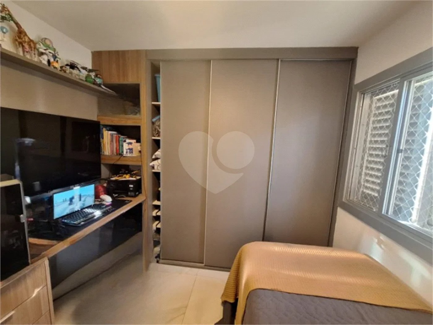 Apartamento totalmente mobiliado com 2 dormitórios, 1 vaga