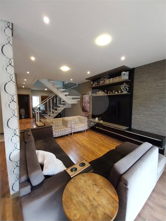 Casa à venda com 3 quartos, sendo 1 suíte, no condomínio Mosaico da Serra, Mogi das Cruzes - SP
