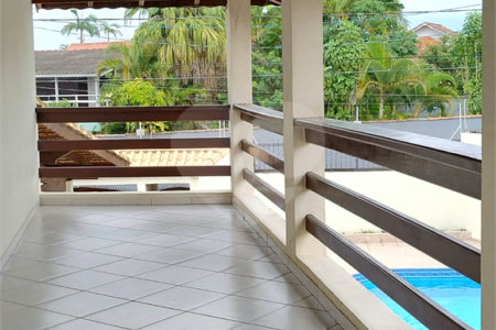 Sobrado à venda com 6 quartos, sendo 2 suítes, em Balneário Stella Maris, Peruíbe, SP
