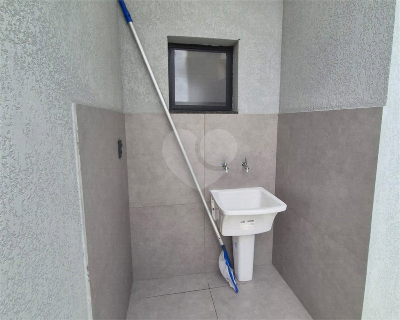 Casa à venda com 3 quartos, sendo 1 suíte, no condomínio Horto Florestal Villagio, Sorocaba - SP