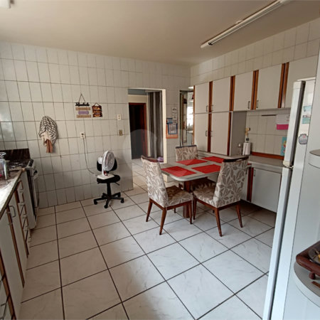 Casa à venda com 6 quartos, sendo 2 suítes, no Centro, Itapetininga, SP