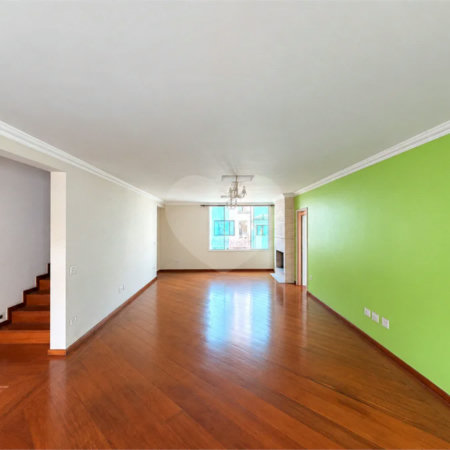 Casa à venda com 3 quartos, sendo 1 suíte, no condomínio Vila das Emboabas, São Paulo - SP
