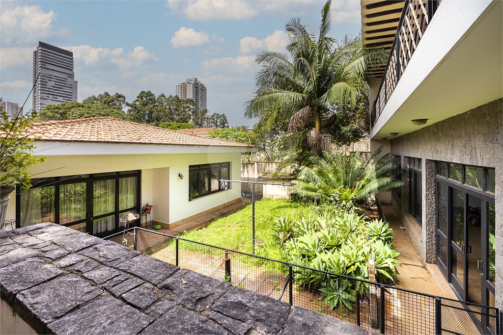 Casa Térrea à venda com 4 quartos, sendo 2 suítes, em Brooklin Velho, São Paulo, SP