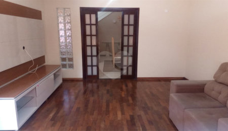 Sobrado à venda com 4 quartos, sendo 1 suíte,  em Interlagos, São Paulo, SP