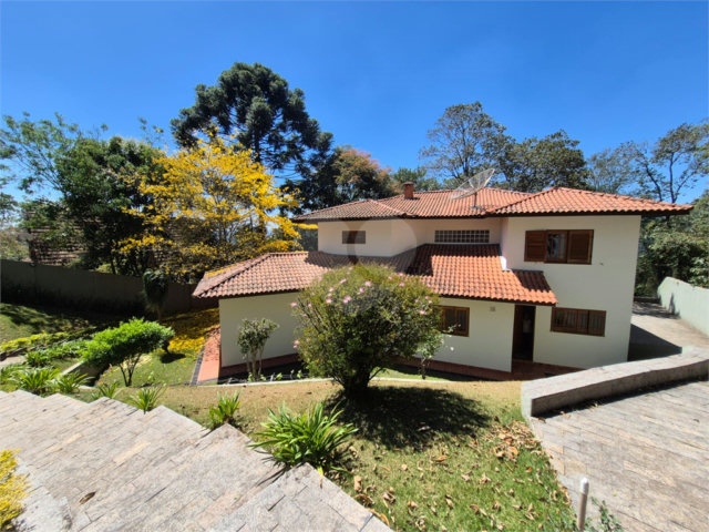 Casa à venda com 4 quartos, sendo 2 suítes,  no condomínio Alpes da Cantareira, Mairiporã - SP