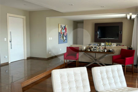 Apartamento à venda com 4 suítes em Real Parque, São Paulo, SP
