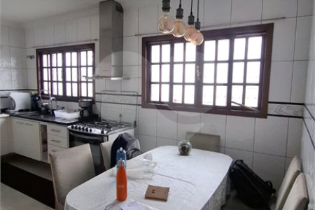 Sobrado à venda com 3 quartos, sendo 1 suíte, em Vila Constança, São Paulo, SP
