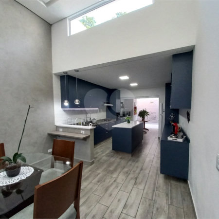 Casa à venda com 2 quartos, sendo 1 suíte, no condomínio Horto Florestal Villagio, Sorocaba - SP