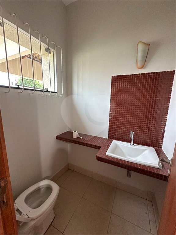 Casa à venda com 3 quartos, sendo 1 suíte, em Jardim Santa Marta, Cuiabá, MT