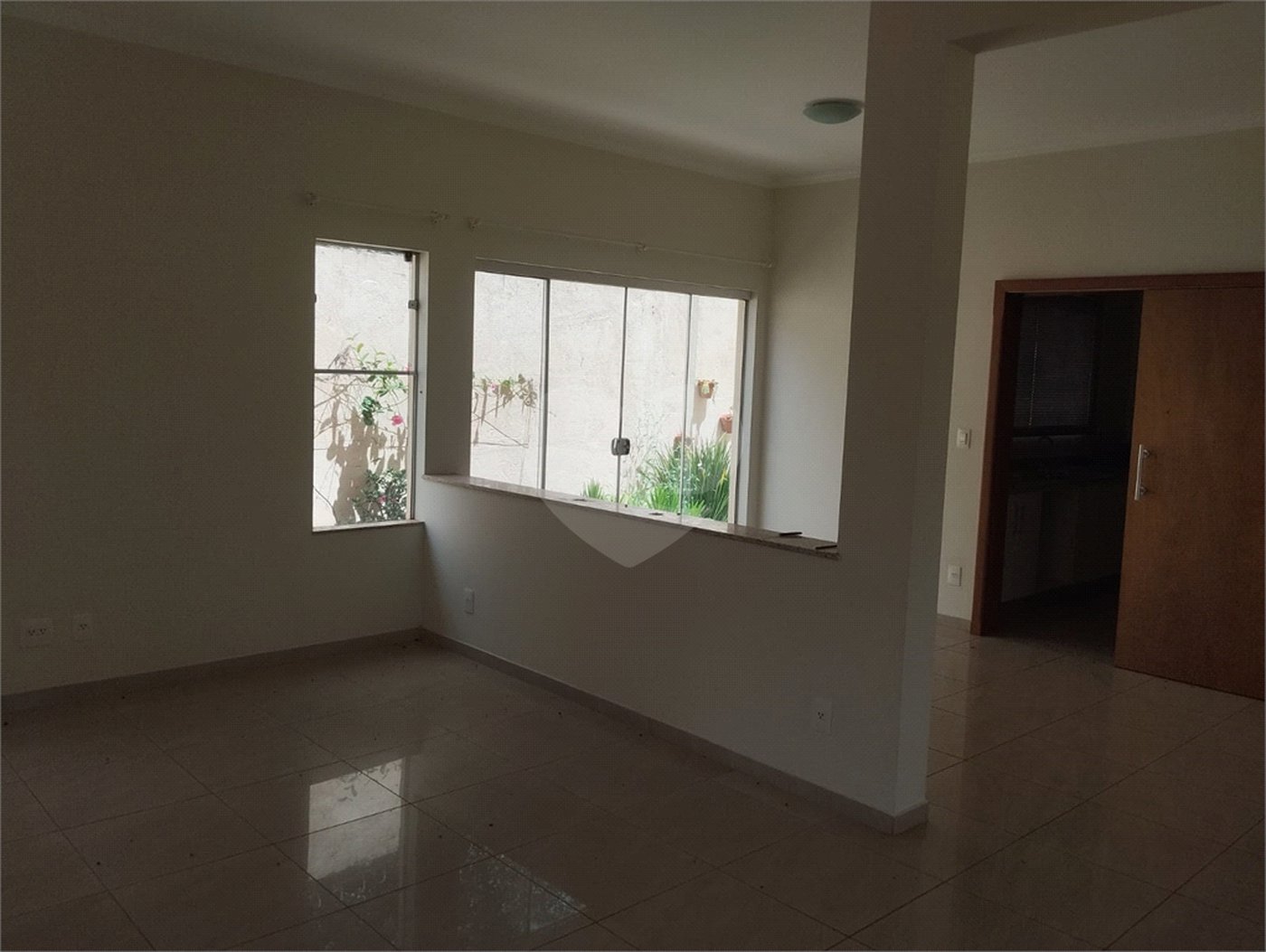 Sobrado à venda com 4 quartos, sendo 3 suítes, em Altos do Jaraguá, Araraquara, SP