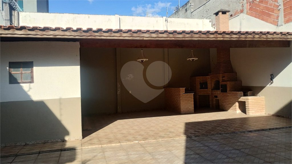 Sobrado à venda com 4 quartos, sendo 2 suítes,  em Vila Oliveira, Mogi das Cruzes, SP