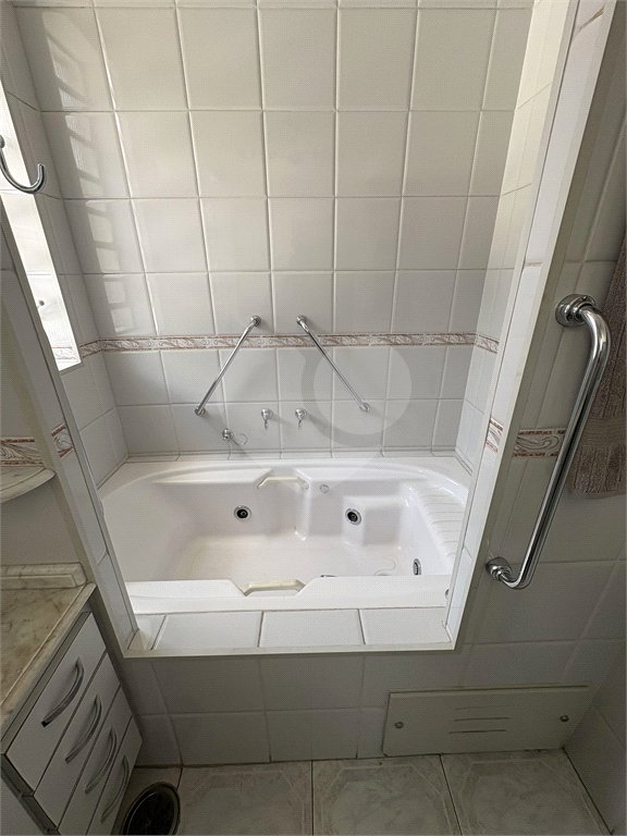 Sobrado à venda com 6 quartos, sendo 1 suíte, em Vila Nova Conceição, São Paulo, SP