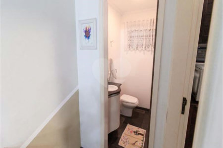 Sobrado à venda com 3 quartos, sendo 1 suíte, em Alto da Boa Vista, São Paulo, SP