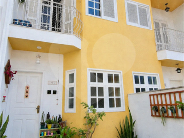 Casa à venda com 2 suítes no condomínio Village Palmas, São Paulo - SP
