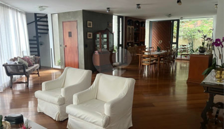 Casa à venda com 4 quartos, sendo 3 suítes,  no condomínio Vitoria Regia, São Paulo - SP