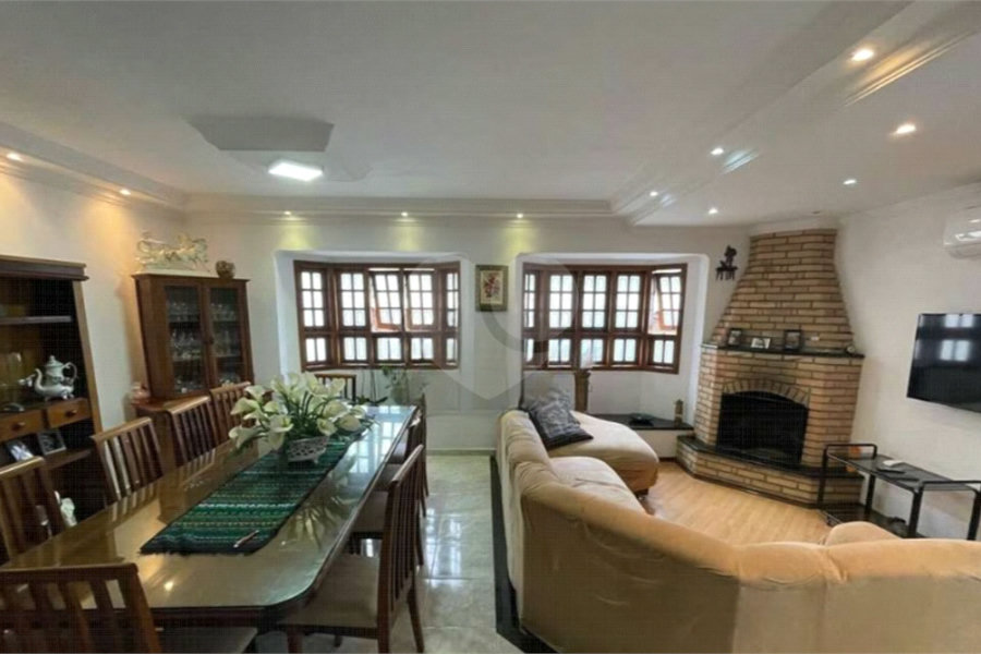 Sobrado à venda com 4 quartos, sendo 2 suítes, em Vila Maria Alta, São Paulo, SP