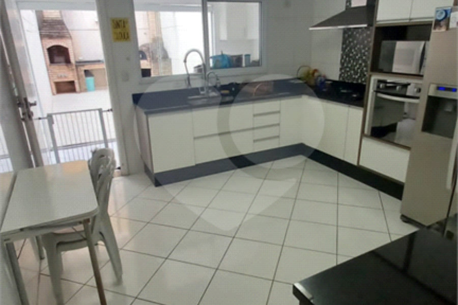 Sobrado à venda com 3 suítes em Vila Nivi, São Paulo, SP