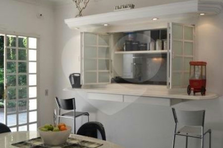 Casa à venda com 4 quartos, sendo 3 suítes, em Jardim Leonor, São Paulo, SP