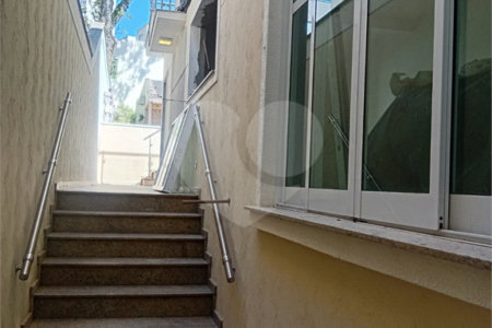 Casa à venda com 3 suítes no condomínio Residencial Jd. Floresta, São Paulo - SP